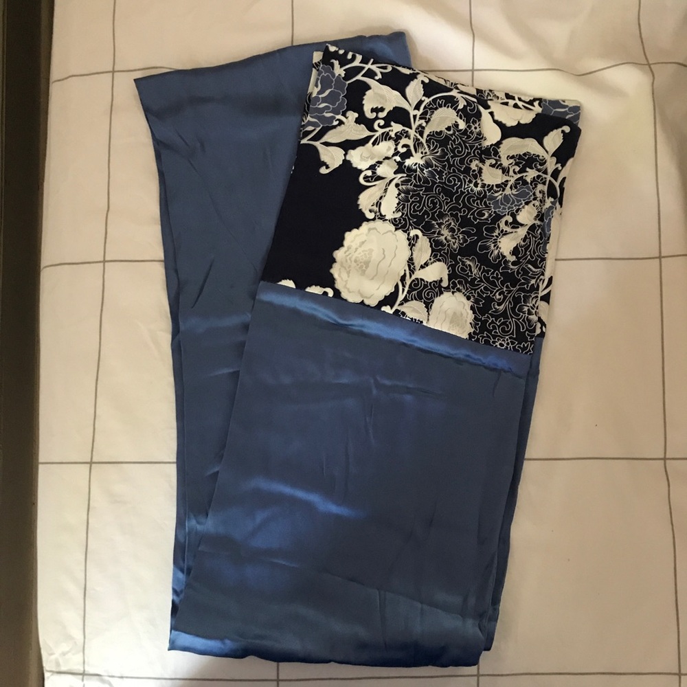 Woo • Silk scarf - Picture 1 of 4
